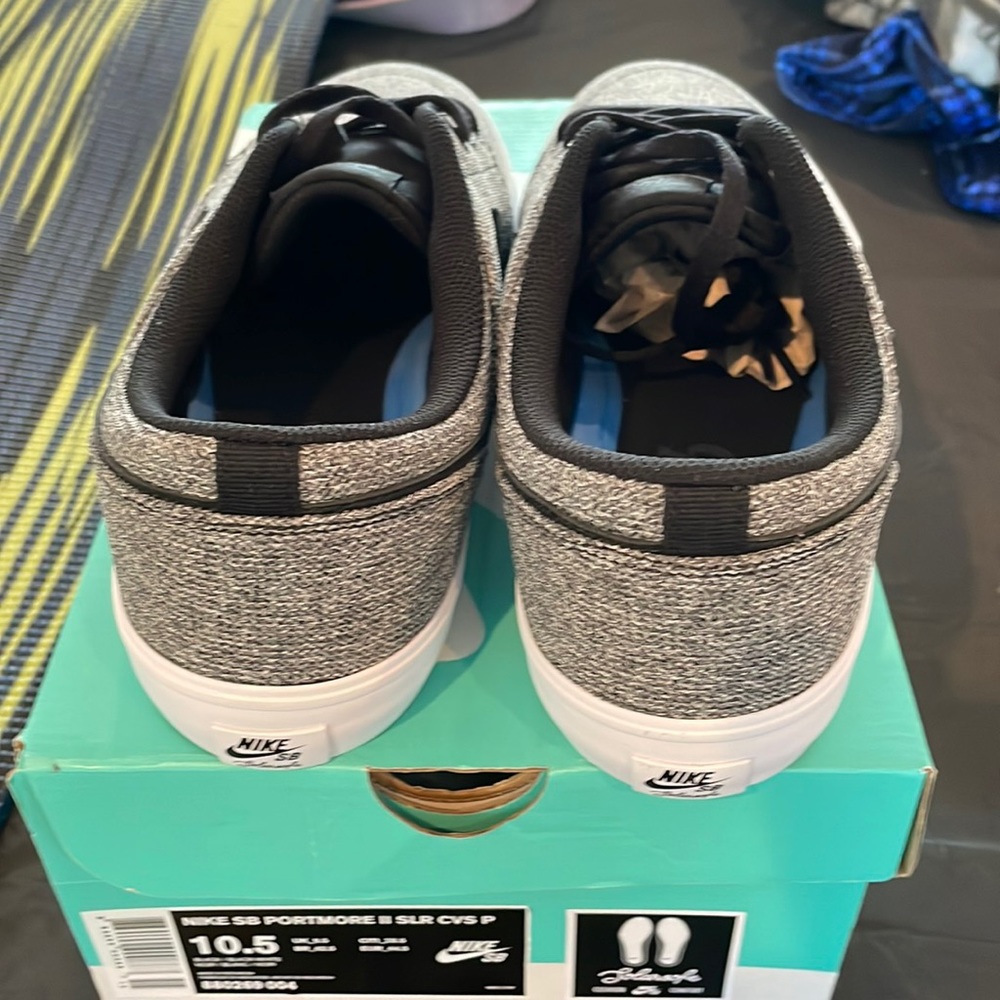 Mens sneaker shoe